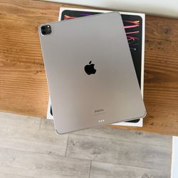 iPad Pro 12.9 Inch 6th Generation WiFi + Cellular 