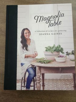 Magnolia table Book