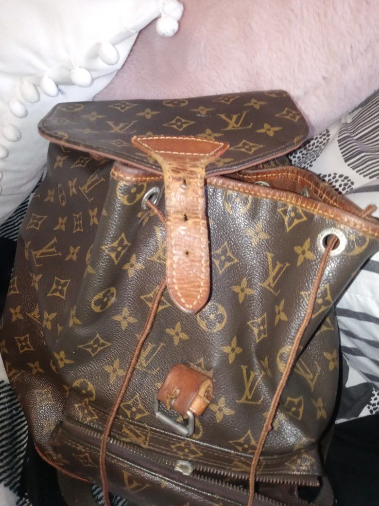 Very damaged Vintage Louis Vuitton Back Pack for Sale in Los Angeles, CA -  OfferUp