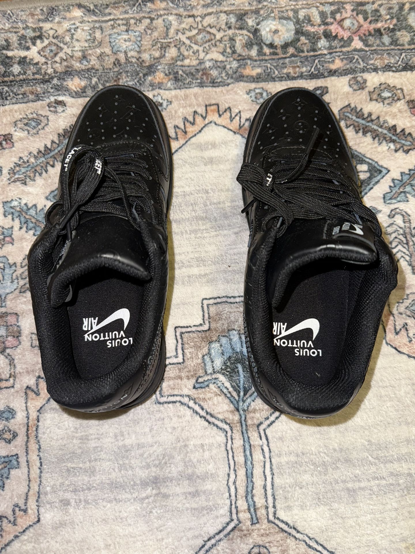 Louis Vuitton Shoes with receipt Size 7.5