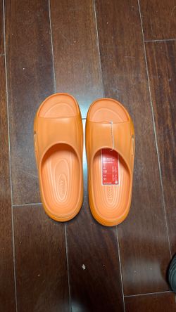 Nike slides size 10 men’s