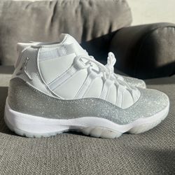 Jordan 11 Vast Grey men Size 8.5 women Size 10