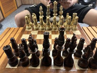EXTREMELY RARE CHESS PEICES MADE IN ITALY NOT ORIGNAL BOARD THAT CAM WITH SET