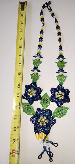 BEAUTIFUL HANDMADE BEEDED NECKLACE