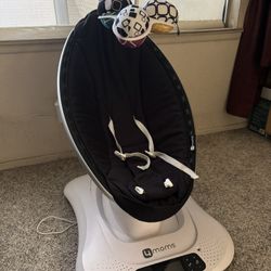 4 Moms (MamaRoo) Baby Swing 