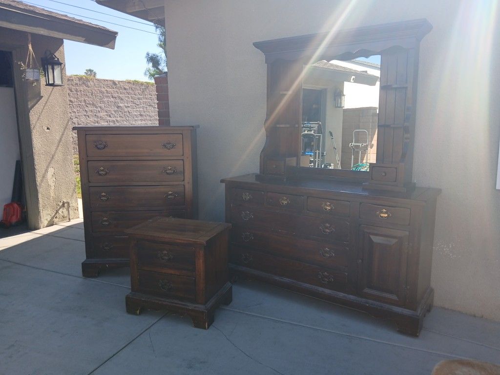 Dresser Set