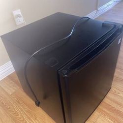 Kenmote Mini Fridge