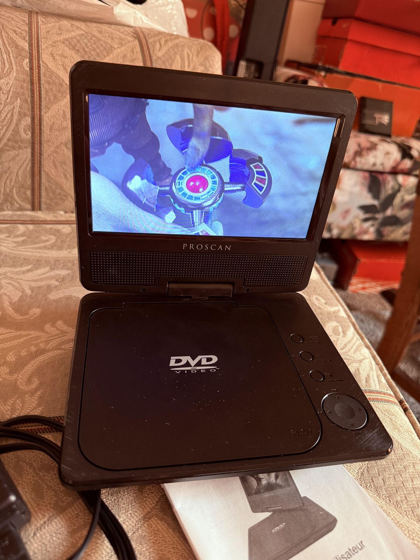 Reproductor de DVD portátil Proscan PDVD7040 de 7 pulgadas, color negro Reseñas Detalles Descripción general Icono de ofertas Reproductor de D