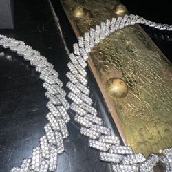 CUBAN LINK CHAINS