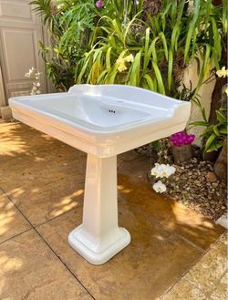 White Ceramic Bathroom Pedestal Sink Basin