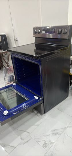 NEW / never used LG 30" Electric Range - Black Stainless Steel