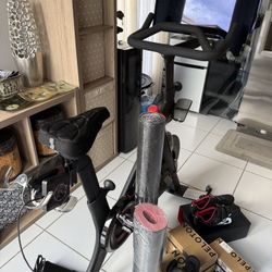 Pelotón Bike With Accesories- Pelotón Bicicleta Estática Con Accesorios