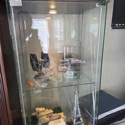 Tempare Glass Display / Showcase
