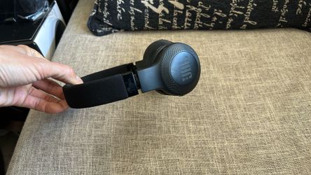 JBL Ear Headphones E45BT