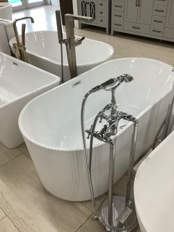 59” fluted bathtub in white with steel frame with leveling legs ready for pick up today