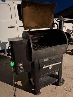 ** TRAEGER PELLET GRILL SMOKER USED WORKS GREAT