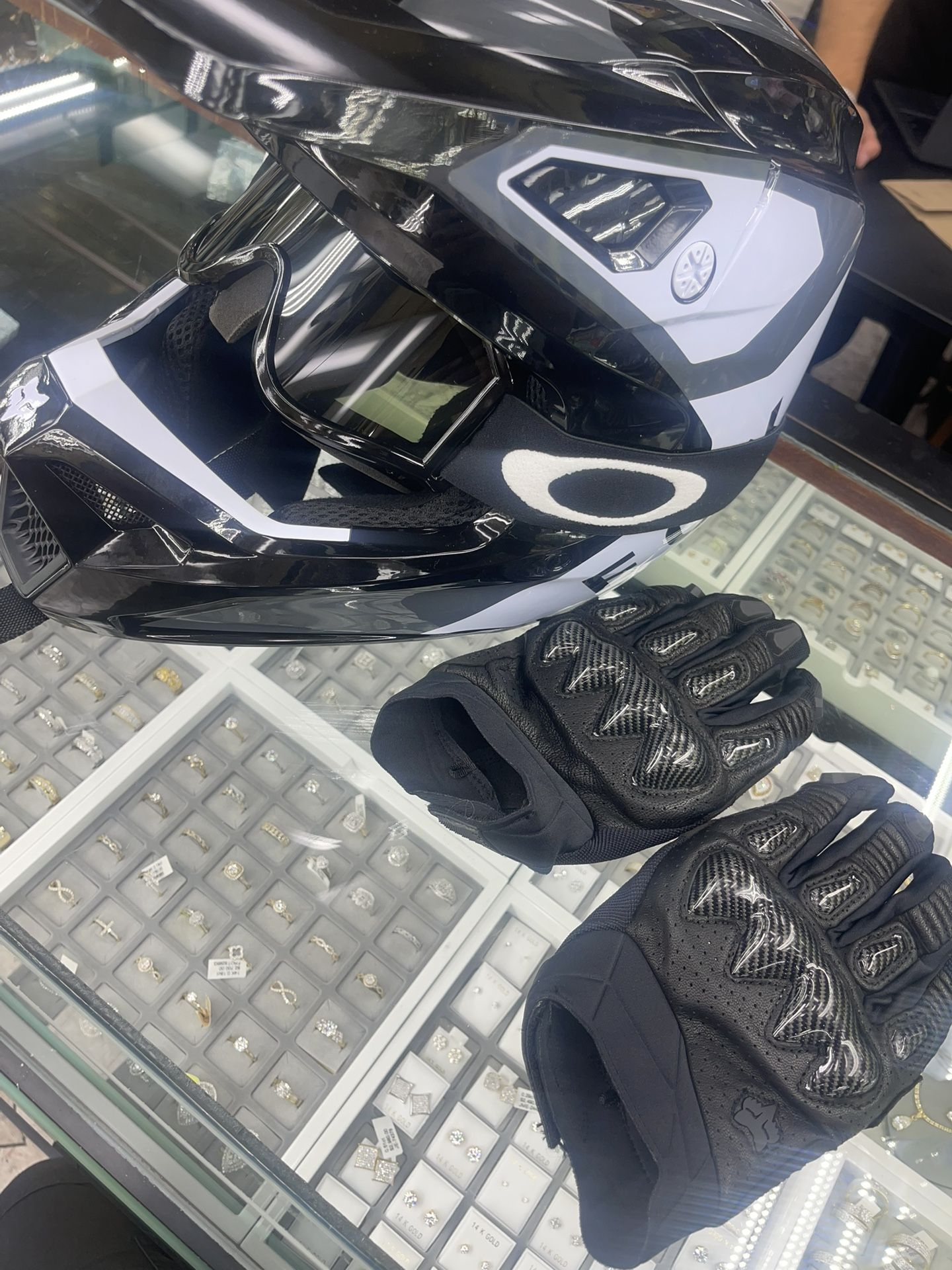 Motorcycle helmet
