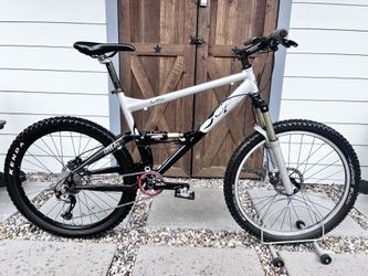 18” Beautiful Gary Fisher Cake 3DLX Full Suspension Mountain Bike With Carbon Fiber