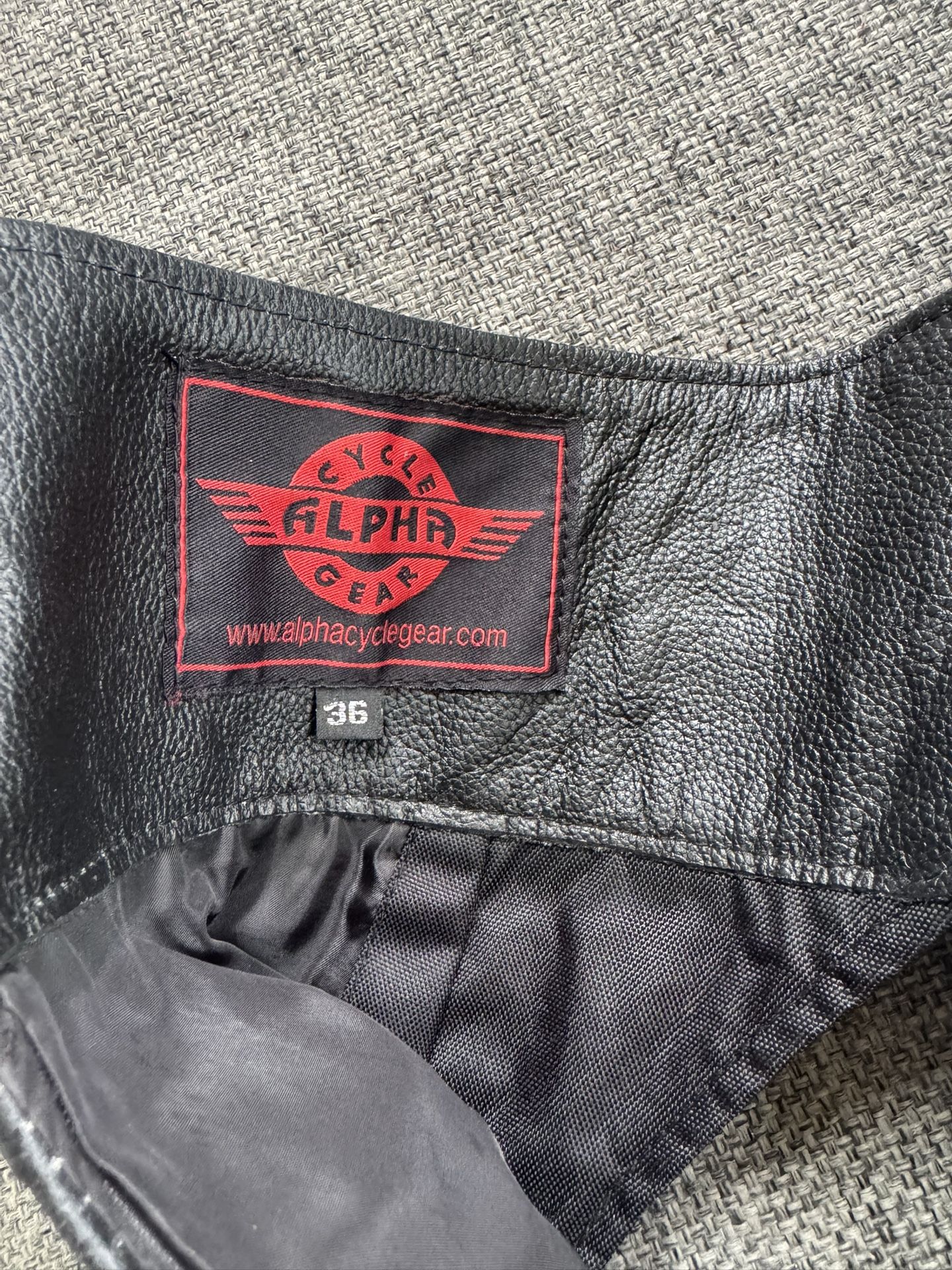 Nuevos Chaps de Cuero Genuino Alpha Cycle Gear - Talla 36 $65 • OXNARD, CA