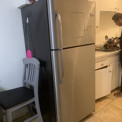 Refrigerator 
