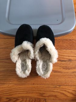 UGG CLOGS SIZE 6