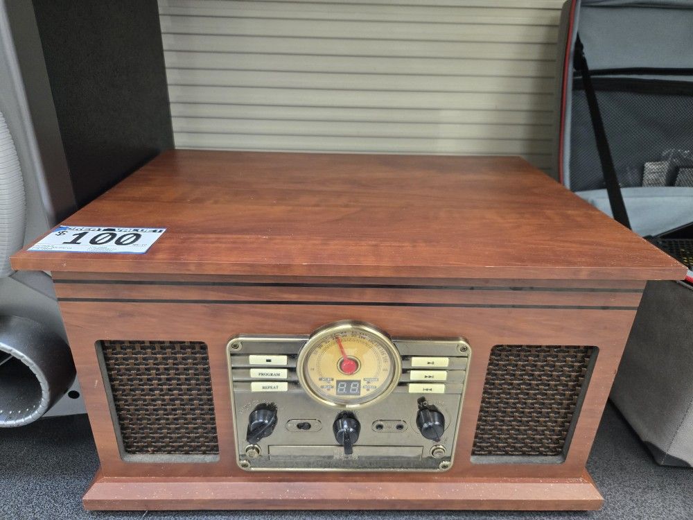 Victorola Fancy Wooden Radio And Record Player Combo