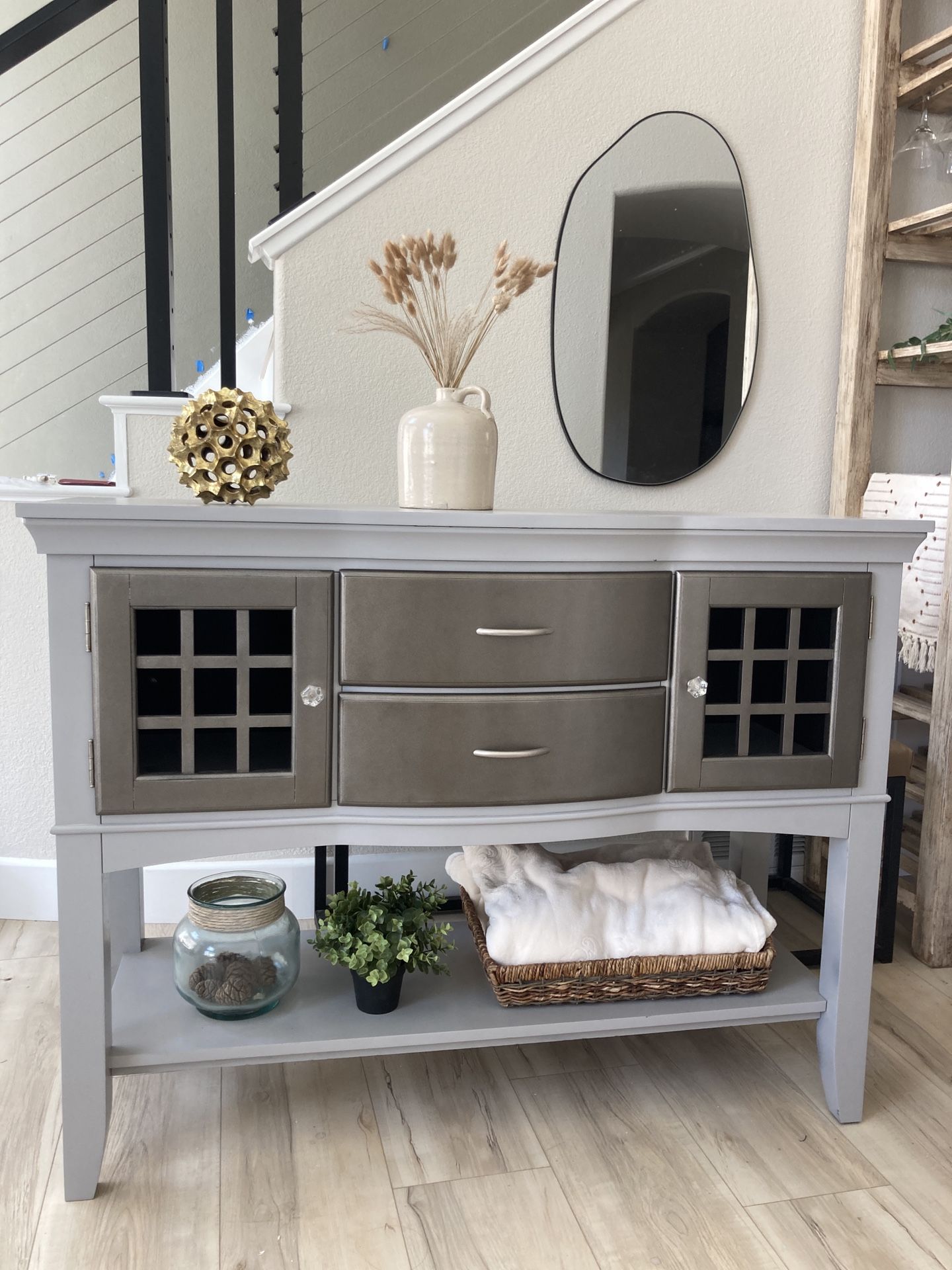 READ POST: TV Stand / Console / Dresser / Hutch - READ POST!