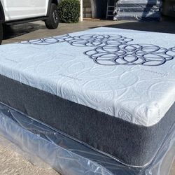 Queen Bamboo Hybrid Cool Gel Memory Foam Mattress!!