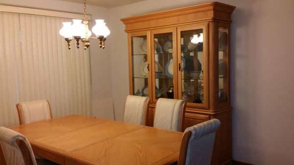 wambold dining room set