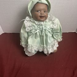 Vintage Danielle by Yolanda Bello Doll #4038FE Porcelain Collectable