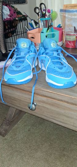 Kids size 6 Nike shoes