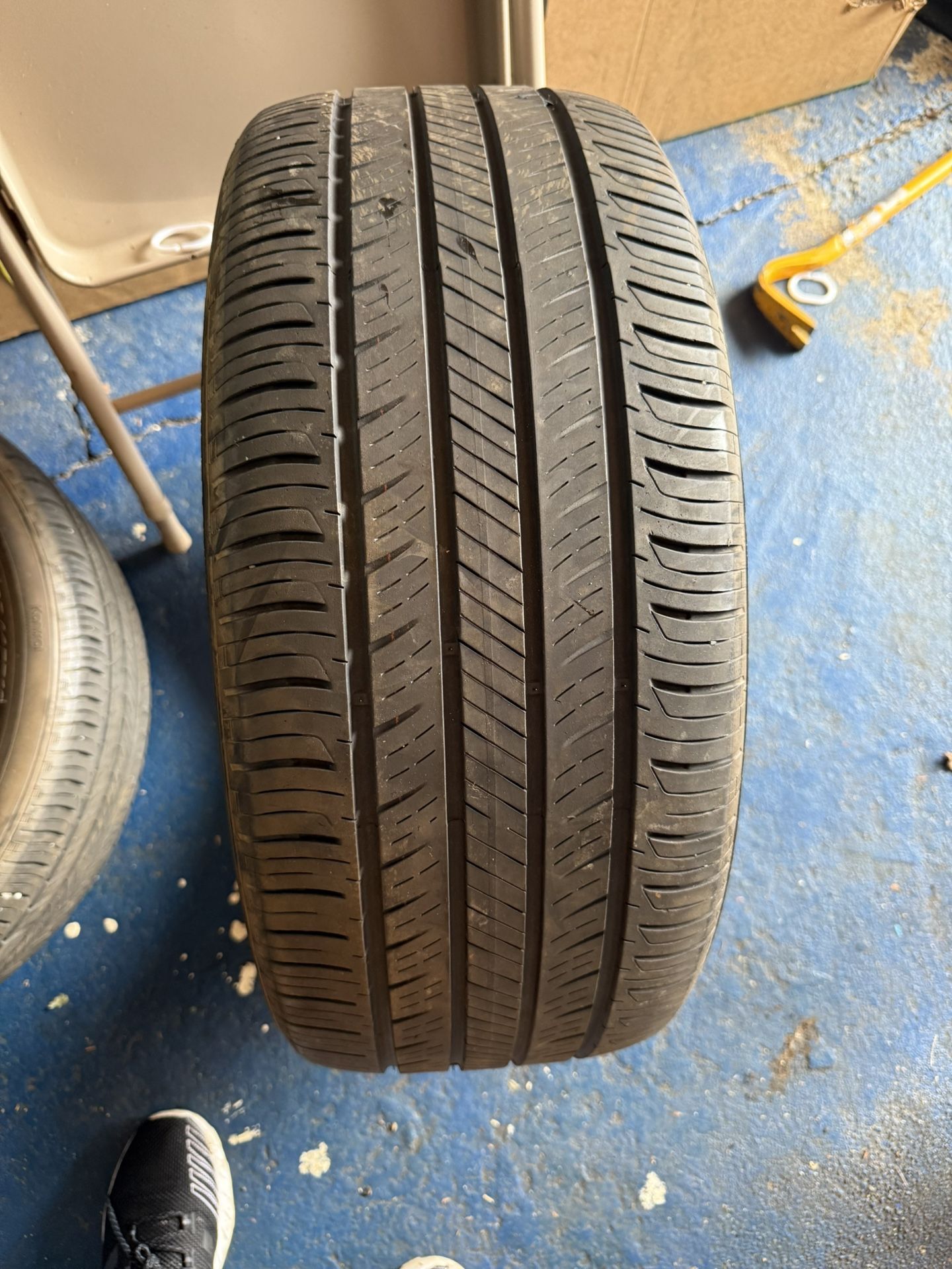 4 235/45R18 Low Profiles 