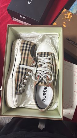 Burberry shoes size 10.5