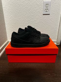 black nike sb dunks size 8 light use