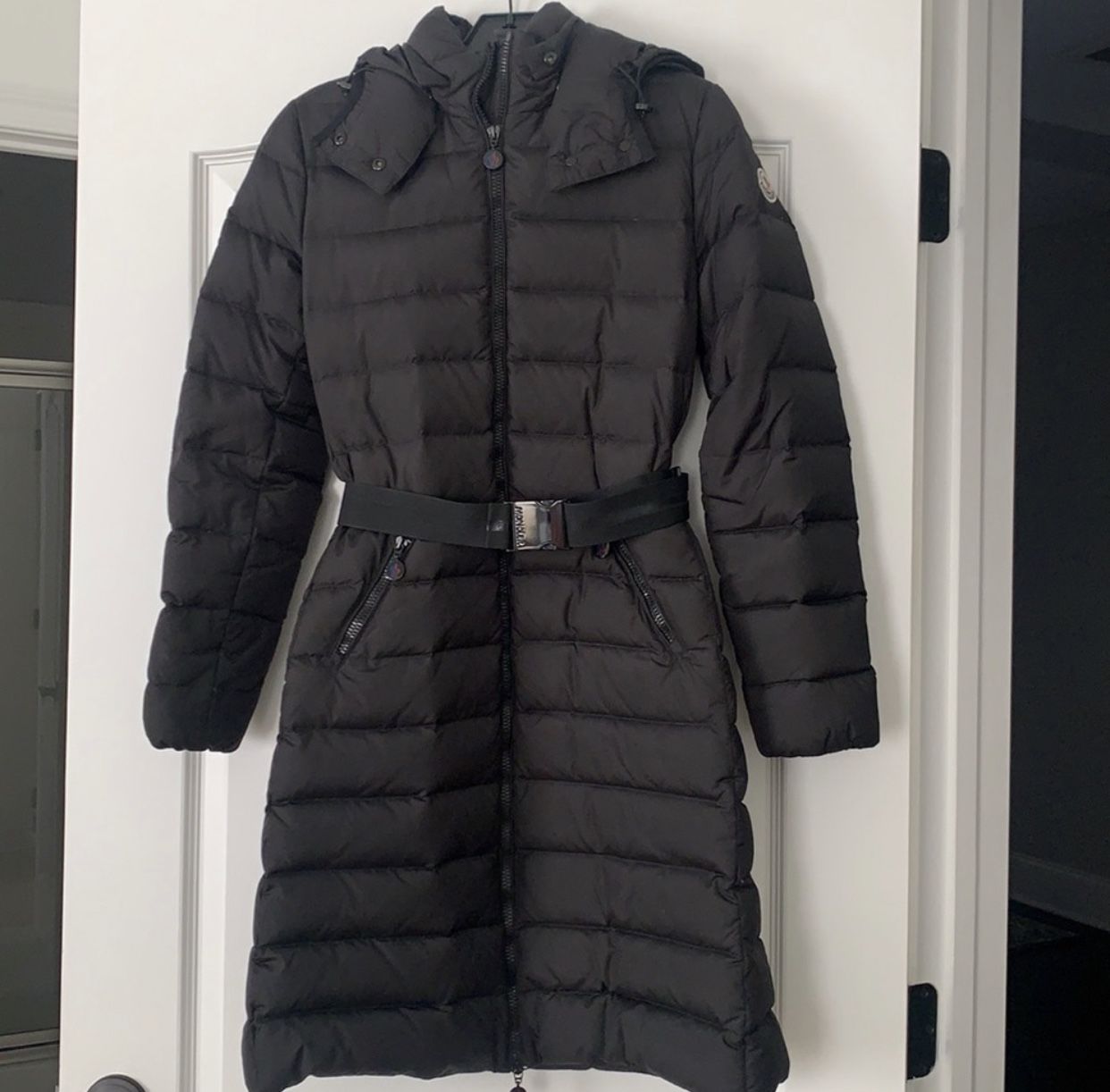Authentic Moncler Puffer (down Jacket)