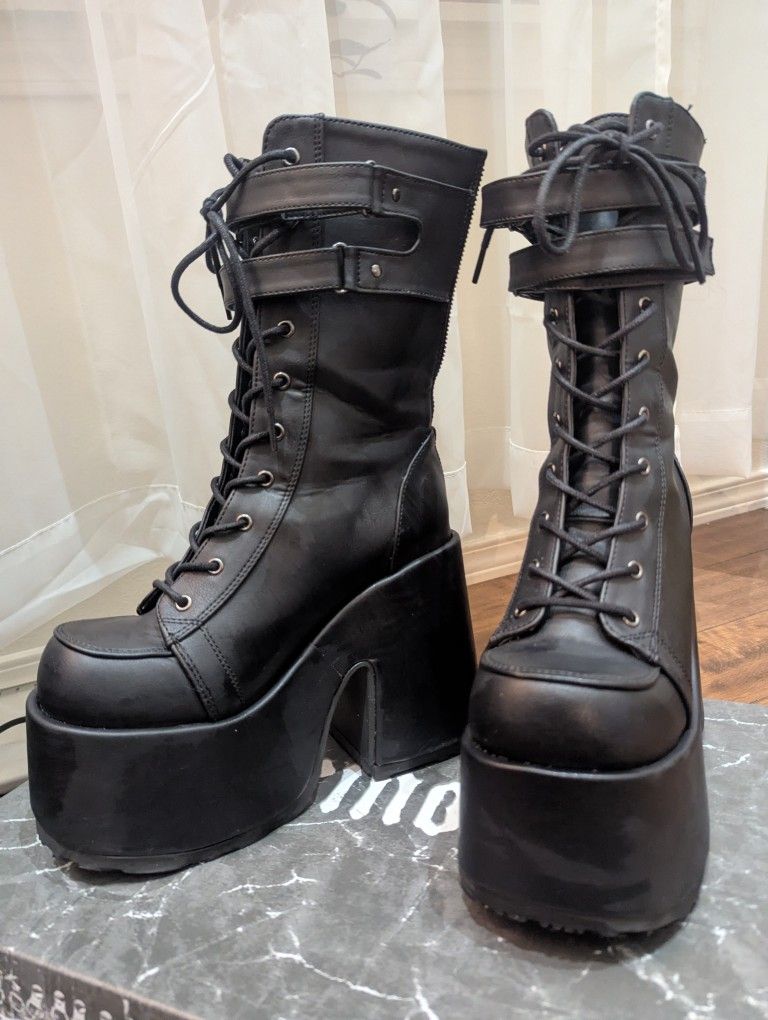 Demonia vegan leather platform boots (Camel-250)