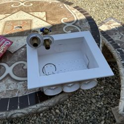 Kit Para Cuarto De Lavar Con 2 Llaves De Cobre Todo Nuevo $15 