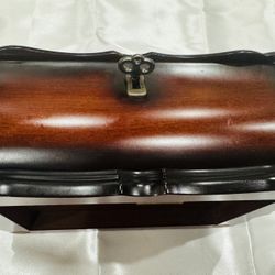 VINTAGE WOODEN JEWELRY BOX WITH LOCK
