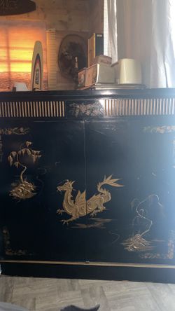Drexel Heritage Asian Chinoiserie China Cabinet/ Breakfront