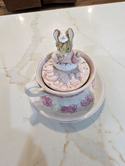 Beatrix Potter Musical Collectible – Schmid "The Tailor of Gloucester" Music Box | Working | Hand Painted | Irvine