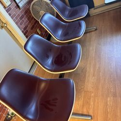 Waiting Chairs 