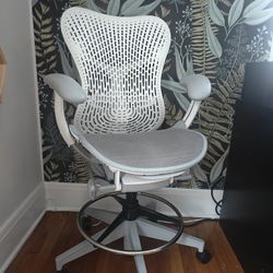 Mirra 2 Herman Miller Stool