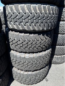 Vendo 35/12.50/R20 las 4 llantas Toyo Mt por $250