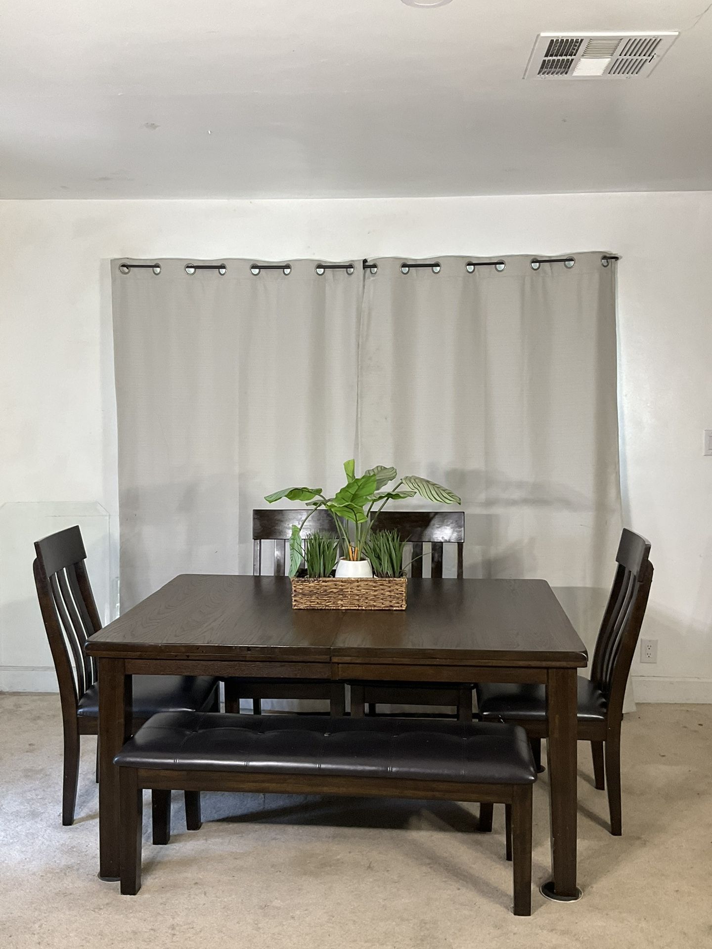 Comedor ASHLEY FURNITURE Con Mesa De Extension, Sillas Y Banca SEE MY OFFERS FOR POST IN ENGLISH