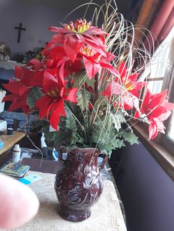 Vase dark red with flowers red