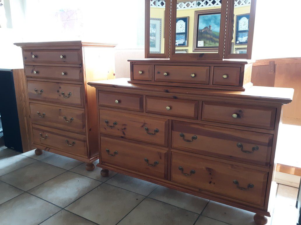 3pc bedroom set , 5 drawer chest 38x19x48tall.. Dresser w/mirror 61x19x76 tall ..$350.. will separate...