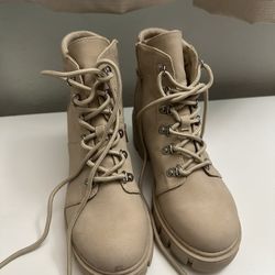 Women Boots Size 6