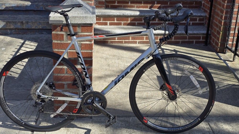 Jamis Icon Pro 61cm Shimano 105 Road Bike....