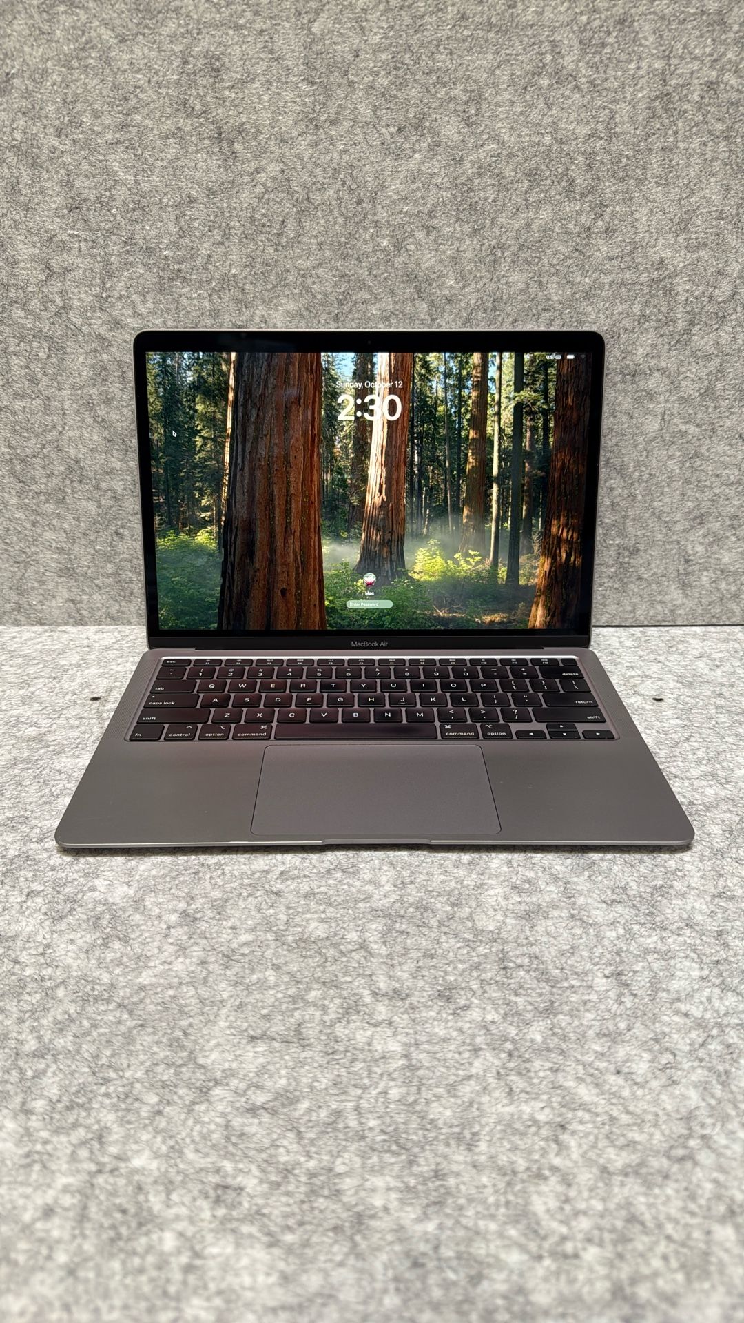 2020 MacBook Air i5 8 Gb Memory 256 SSD Sequoia OS Space Grey