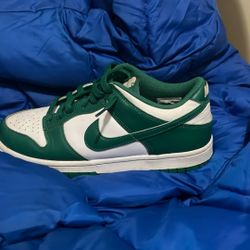 Size 7 Nike Brand Green And White